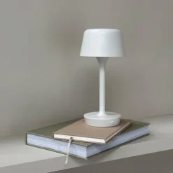 Outlet Flow genopladelig bordlampe, Genopladelige Lamper
