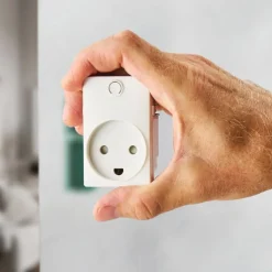 Online Curveline Smart stikkontakt med jord, 1,5 modul, Stikkontakter