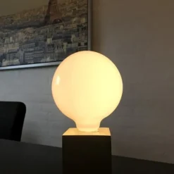 Outlet Colors E27 globepære, 2700K, 6,5W, Halo Design