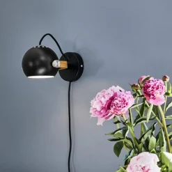 Outlet D.C vägglampa, svart Væglamper