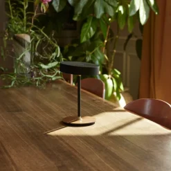 Outlet On The Move genopladelig bordlampe, Genopladelige Lamper|Halo Design