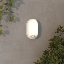 Pylus Oval udendørs væglampe med sensor, hvid Udendørs Væglamper