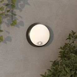 Sale Pylus Round udendørs væglampe med sensor, sort Udendørs Væglamper
