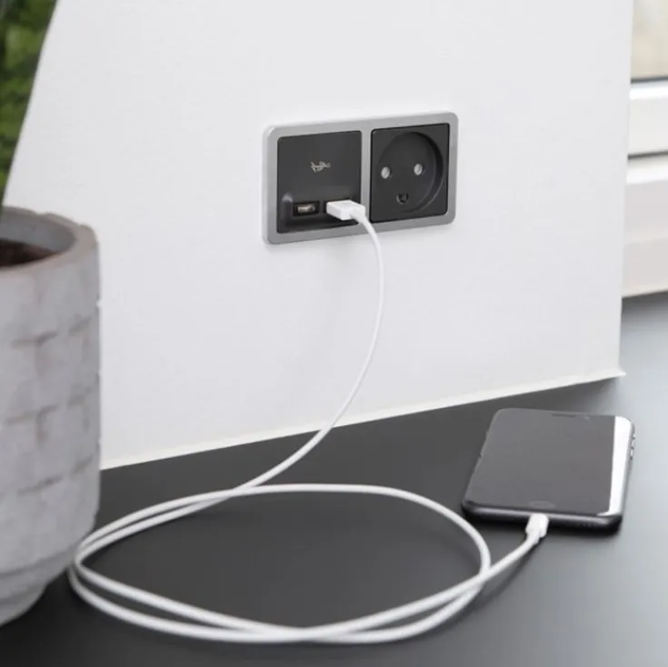 Outlet LK Fuga stikkontakt med jord, 1 modul, Fuga Stikkontakter|Stikkontakter
