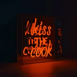 Discount Kiss the Cook neonskilt Neonskilte