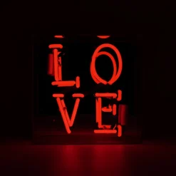 Outlet Love neonskilt, Neonskilte