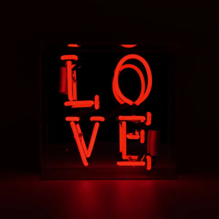 Outlet Love neonskilt, Neonskilte