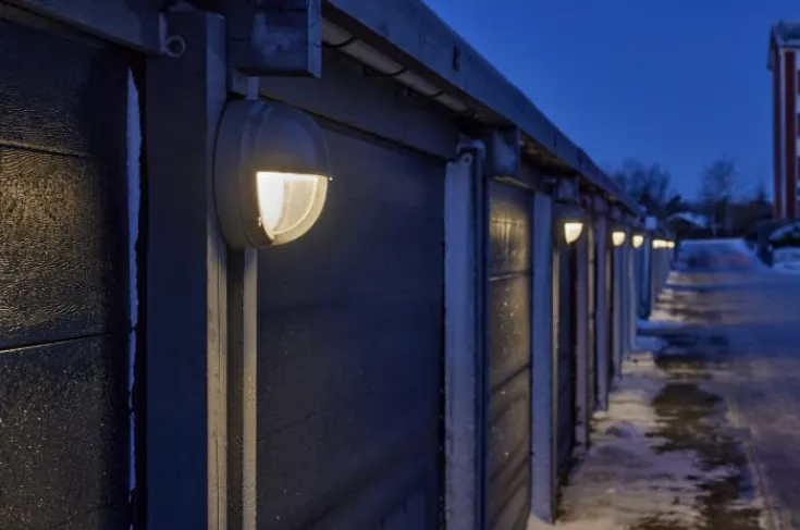 Sale skotlampe, 4000K, halvskærmet, klar aluminium Louis Poulsen