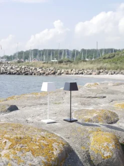 New Conexos genopladelig bordlampe, Udendørs Bordlamper|Udendørs Batterilamper