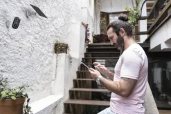 Best Smart+ Wifi solcelle udendørs overvågningskamera Alarmsystemer & Tyverisikring