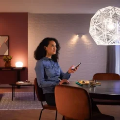 New White E27 standardpære, startsæt Lyskilder|Philips Hue