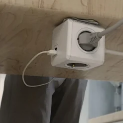 Hot stikdåse, schuko, 4 udtag, USB-A Stikdåser