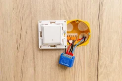 Best 1 Mini Gen4 relæ med Wi-Fi og potentialfrit kontaktsæt Afbrydere